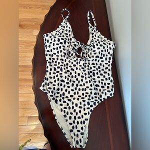 NWT Aerie Navy and White Spotted Swimsuit w/Built in Bra